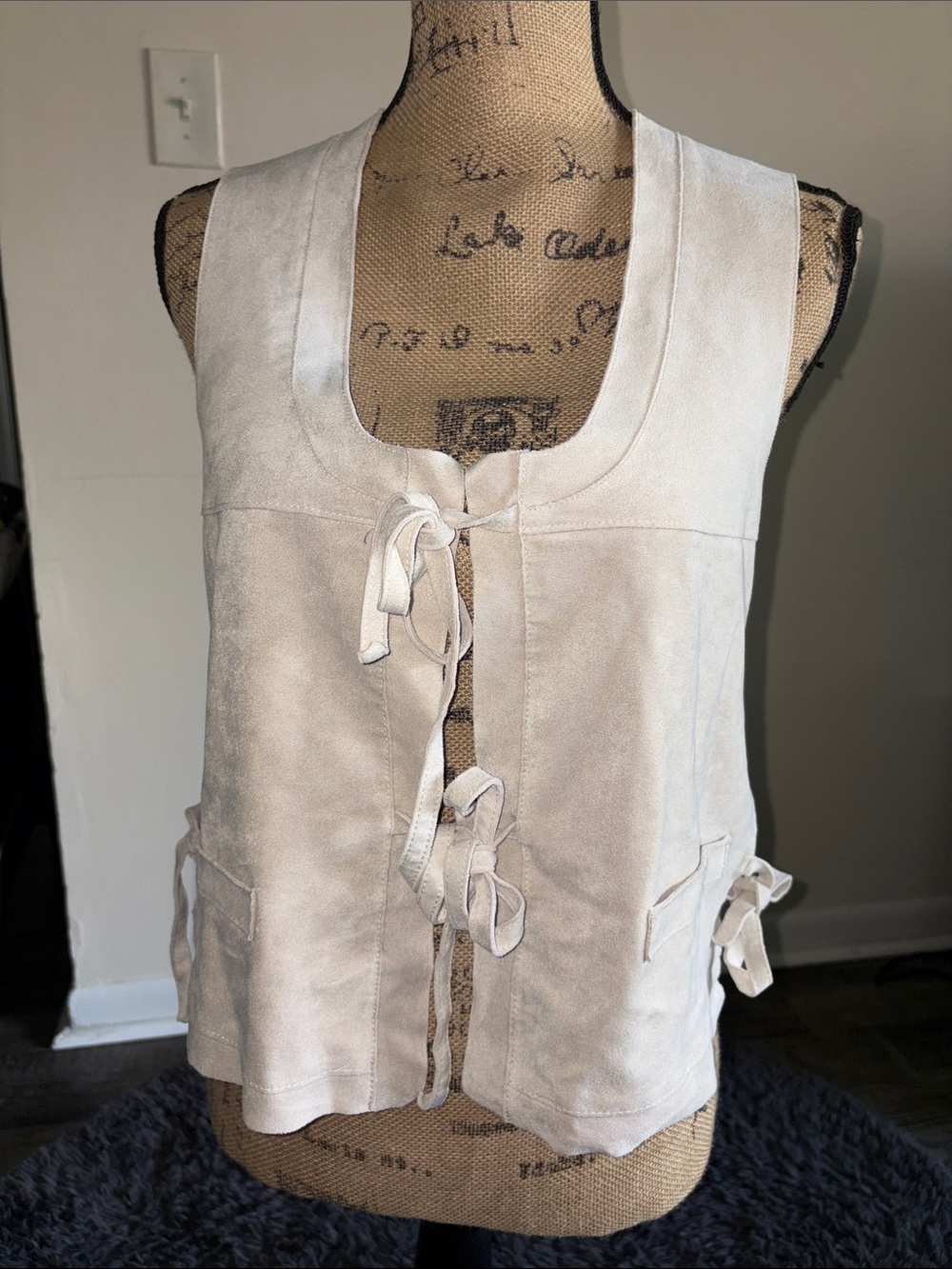 BCBGMAXAZRIA XXSMALL Women's Brent Sleeveless Vest w/ Tie Front Faux Suede Ivory